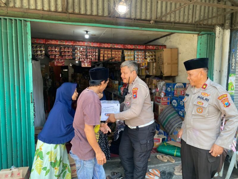 Sampaikan Duka Mendalam, Polres Pelabuhan Tanjung Perak Takziah ke Rumah Dua Santri Korban Reruntuhan Ponpes Al Khoziny