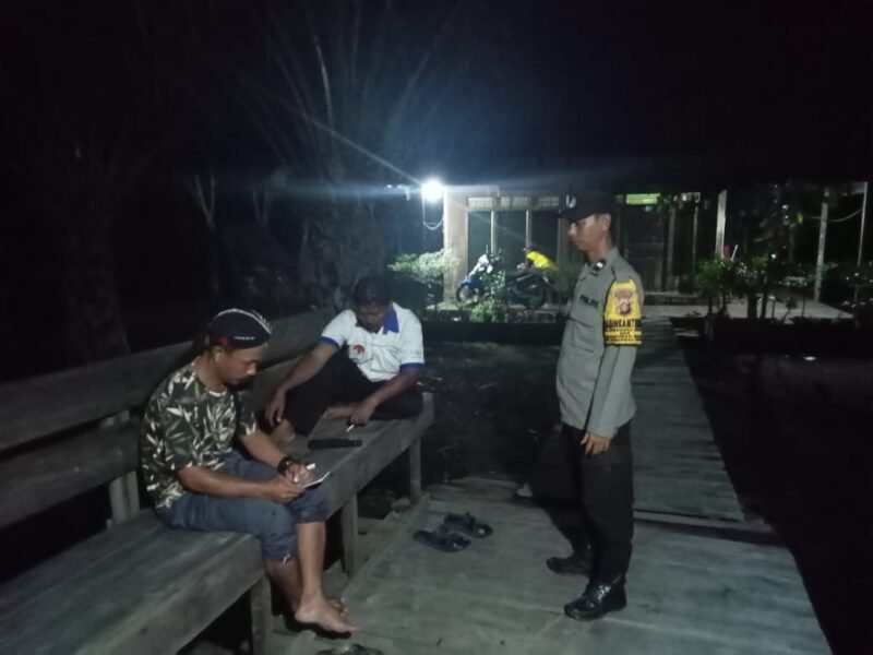 Polsek Sebangau Kuala Aktif Sambangi Warga di malam hari