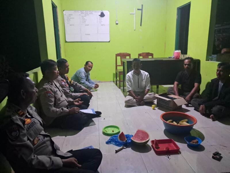 KANIT BINKAMSA POLRES PULANG PISAU LAKUKAN PENGECEKAN POS KAMLING DI DESA