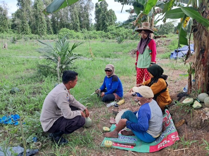 Personel Sat Binmas Lakukan Sambang Dan Berikan Himbauan Kamtibmas Kepada Masyarakat