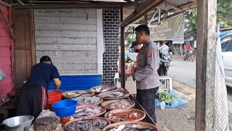 Satbinmas Polres Pulang Pisau sambangi dan dialogis dengan pedagang