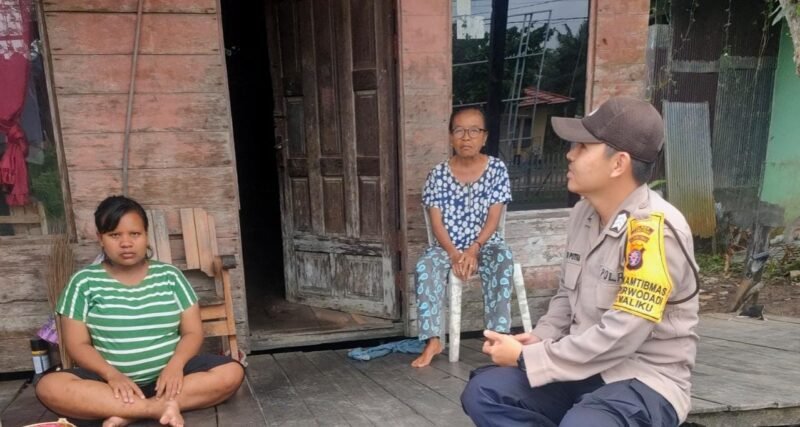 Sampaikan Imbauan Kamtibmas Kepada Masyarakat, oleh Personel Polsek Maliku