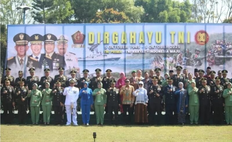Dandim 0833 Hadiri Upacara HUT Ke 80 TNI di Lapangan Rampal