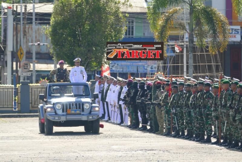 Komandan Lanmar Sorong dan Ibu Ketua Cabang 8 PG Kormar Hadiri Upacara Peringatan HUT TNI
