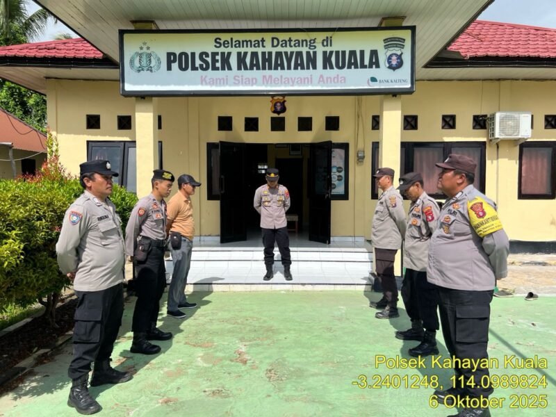 Rutinitas Personil polsek Kahayan kuala melaksanakan serah terima piket penjagaan mako polsek Kahayan kuala