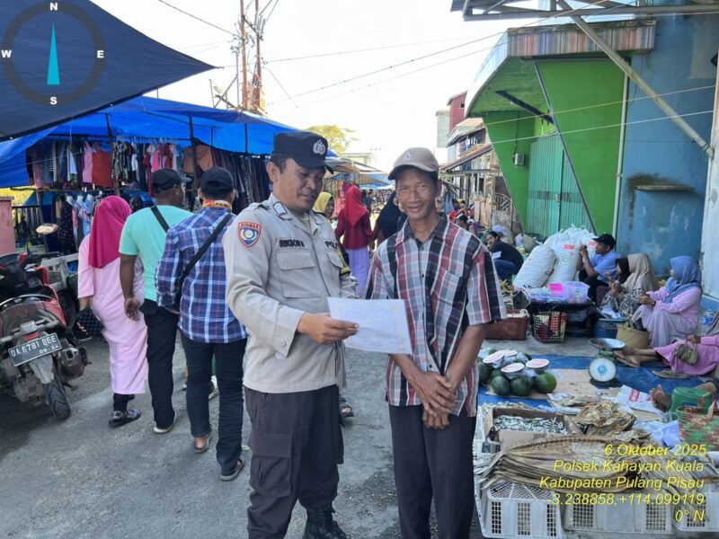 Personel Polsek Kahayan Kuala melaksanakan sosialisasi Maklumat Kapolda Kateng terkait mengemukakan pendapat di muka umum