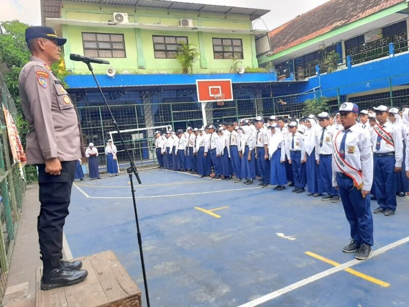 Polres Tanjung Perak di SMPN 7 Surabaya Jauhi Narkoba dan Judi Online