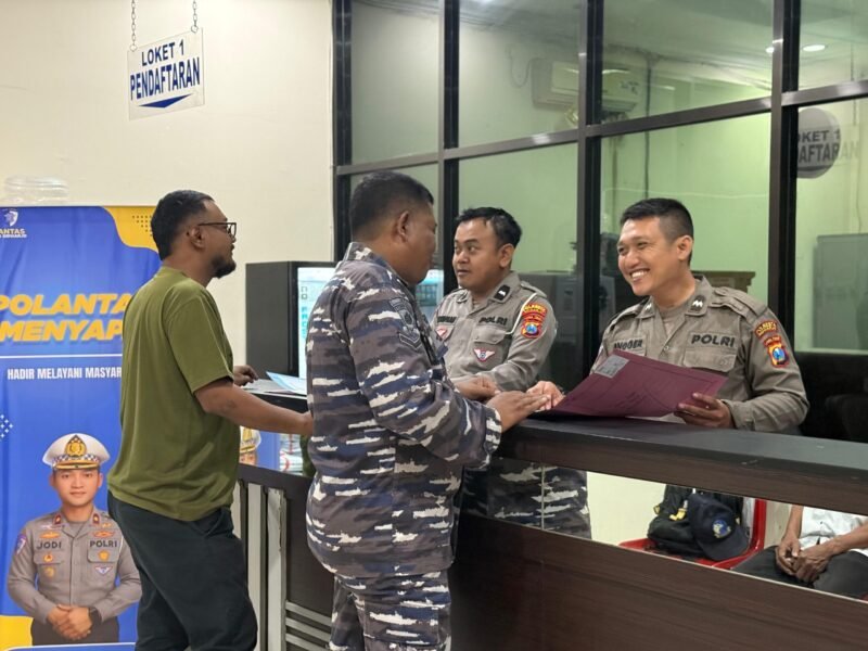 Samsat kota Sidoarjo Beri Pelayanan dengan Senyum, Sapa, Salam