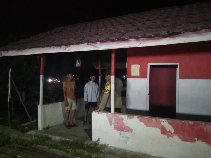 KANIT BINKAMSA POLRES PULANG PISAU LAKUKAN PENGECEKAN POS KAMLING DI DESA