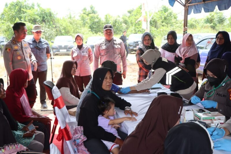 Tak Hanya Amankan Negeri, Polres Pulang Pisau Bantu Warga Lewat Pangan Murah dan Bakti Kesehatan