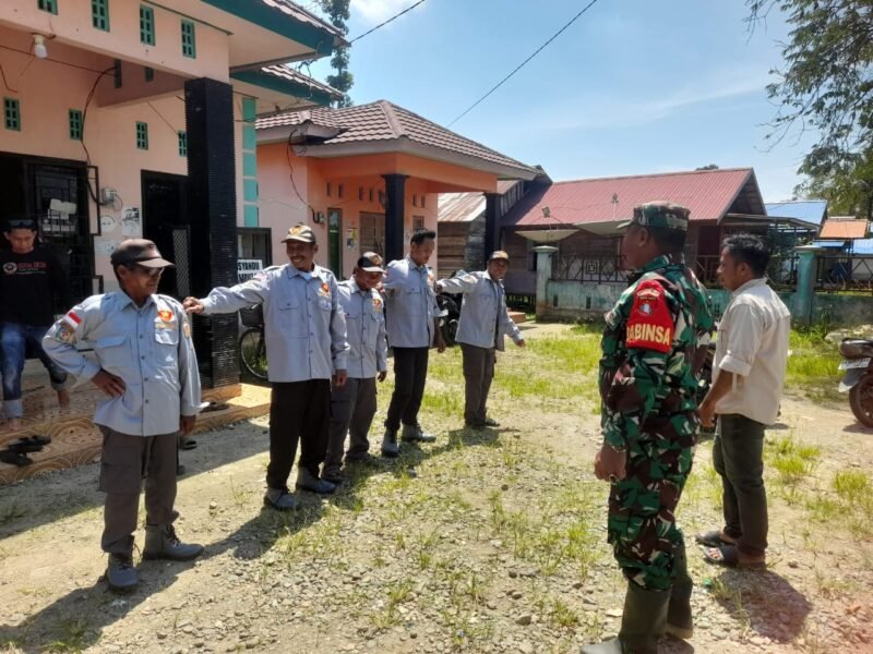 Sinergi Babinsa dan Pemerintah Desa, Satlinmas Kayu Rabah Dapat Pembinaan
