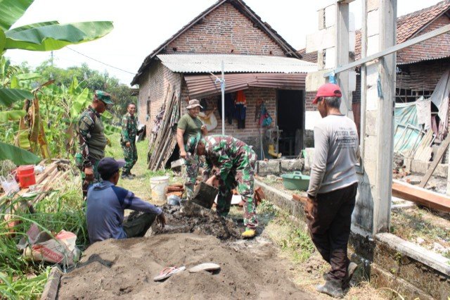 Satgas TMMD ke-126 Kodim 0816/Sidoarjo Bangun Rumah Warga di Desa Kedondong, Wujudkan Hunian Layak dan Kehidupan Lebih Sejahtera