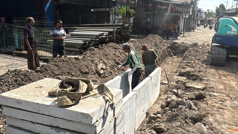 Warga Senang Jalan Tak Gampang Rusak Lagi