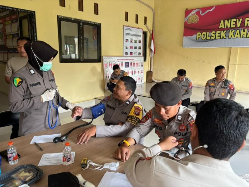 Jaga Kesehatan Personel, Polres Pulang Pisau Adakan Cek Kesehatan dan Bagi Vitamin
