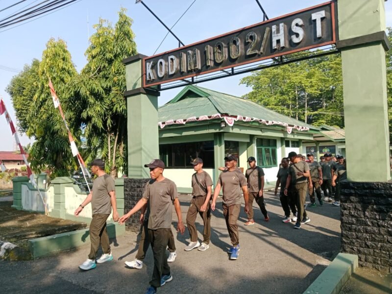 Jaga Kebugaran, Anggota Kodim 1002/HST Laksanakan Jalan Santai di Kota Barabai
