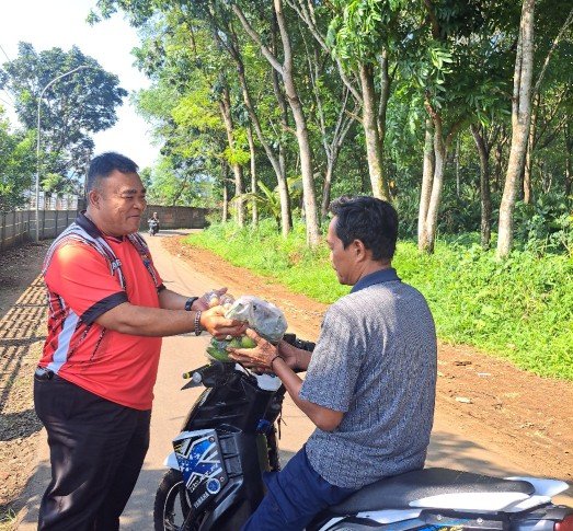Bagikan Hasil Pembinaan kepada Masyarakat Sekitar