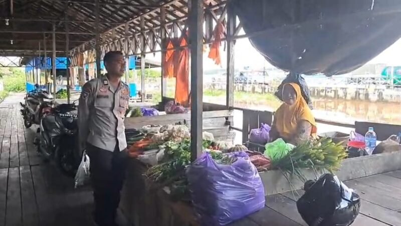 Satbinmas Polres Pulang Pisau sambangi dan dialogis dengan pedagang