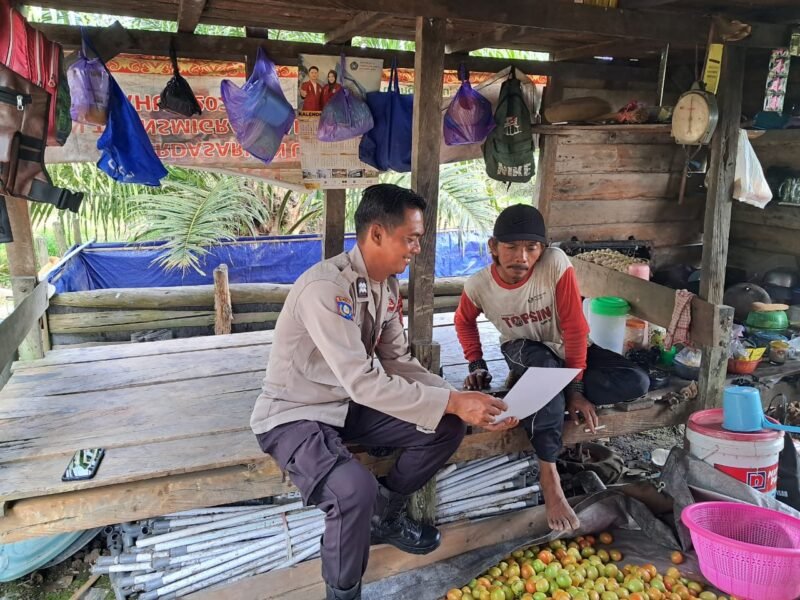 PERSONEL SATBINMAS POLRES PULANG PISAU SAMPAIKAN HIMBAUAN CEGAH PREMANISME DI TENGAH MASYARAKAT
