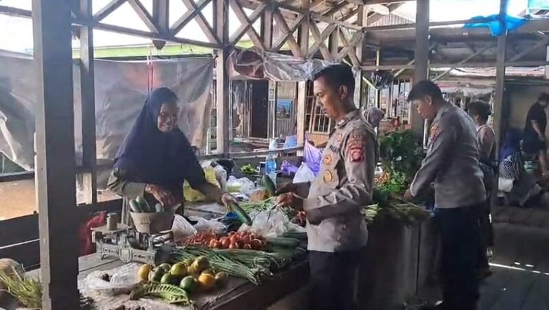 Satbinmas Polres Pulang Pisau sambangi dan dialogis dengan pedagang