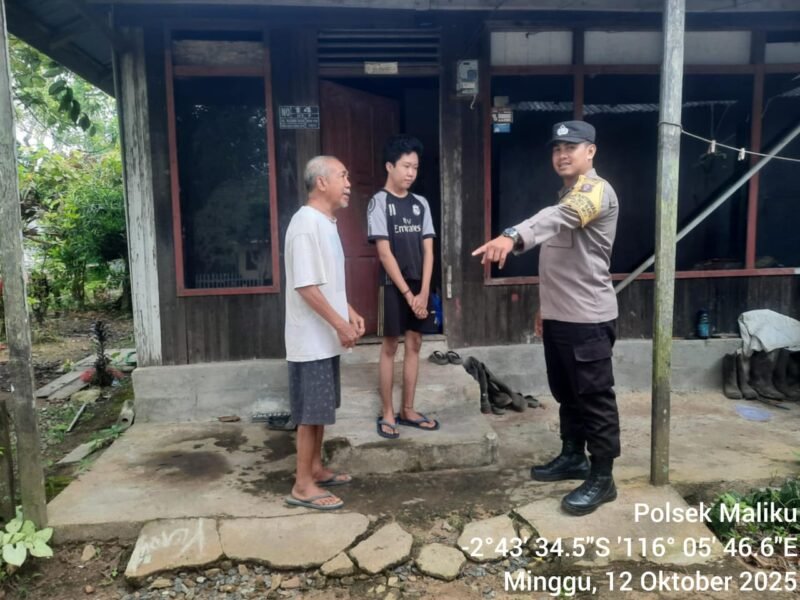 Sampaikan Pesan Kamtibmas Oleh personil Polsek Maliku Kepada Warga