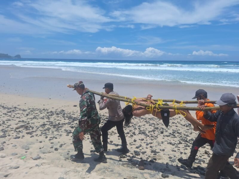 Warga Surabaya Terseret Ombak Meninggal Dunia di Pantai Modangan