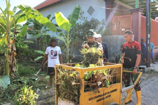 Foto: (Satgas) TNI Manunggal Membangun Desa (TMMD) ke-126 Kodim 0816/Sidoarjo dan masyarakat