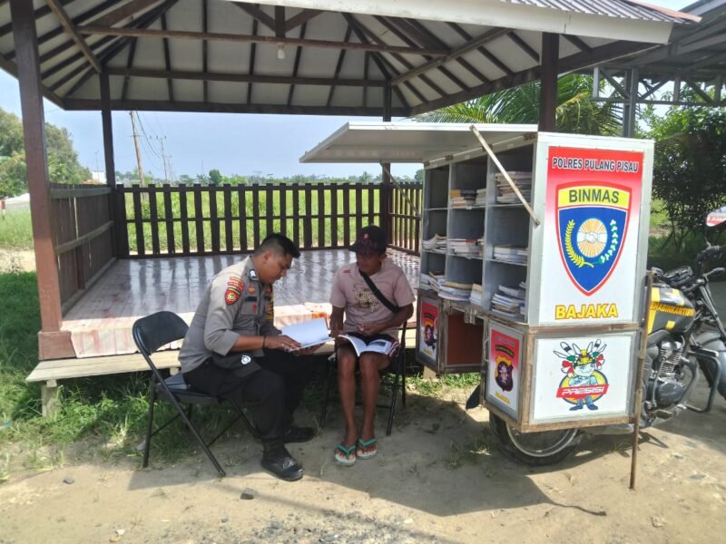 Dalam Rangka meningkatkan minat dan menanamkan budaya baca Satbinmas Polres Pulang Pisau melaksanakan perpustakaan keliling (Bajaka) Ke Pedesaan wilayah Kabupaten Pulang Pisau, Minggu (12/10/2025) pagi.
