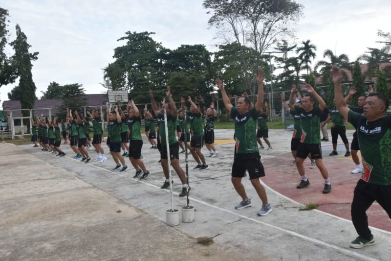 Kodim 1002/HST Laksanakan Tes Kesegaran Jasmani di Lapangan Pelajar Barabai