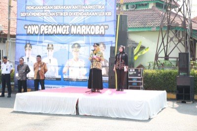 Foto: Pengurusan kartu tanda penduduk (KTP) di Sidoarjo sudah lancar(foto: bahkan berlebih. Pencetakan juga lebih mudah, bisa di kecamatan setempat atau mal pelayanan publik MPP).