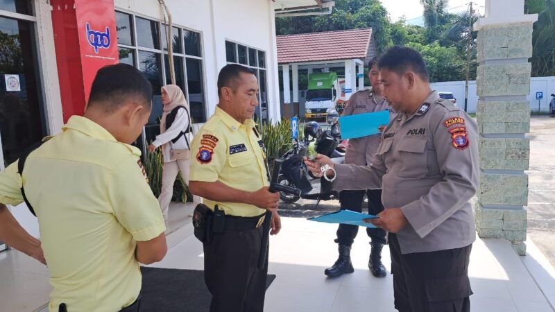 Kanit Binkamsa Sat Binmas Polres Pulang Pisau Sambangi kantor Bank Kalteng