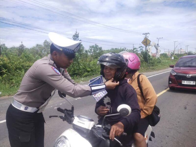 Kampanye ‘Klik Biar Selamat’, Ajak Pengendara Motor Pakai Helm dengan Benar
