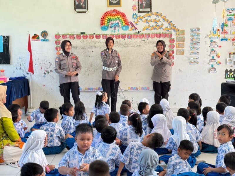 Senyum Ramah Polwan Pulpis Warnai Sosialisasi 'Stop Bullying' di TK Negeri Pembina
