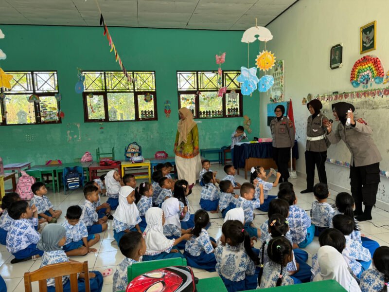 Lucu dan Edukatif! Polwan Polres Pulpis Sosialisasi Anti-Bullying di TK Pembina Kahayan Hilir
