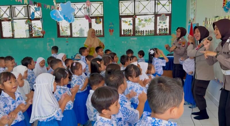 Polwan Cantik Polres Pulpis Ajak Anak TK Stop Bullying: Kita Teman, Bukan Lawan!
