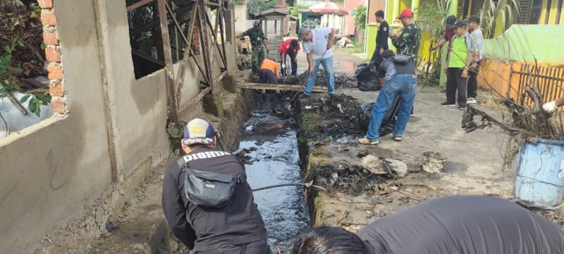 Semangat Kebersamaan! Koramil Kelua Ajak Warga Peduli Kebersihan Pasar