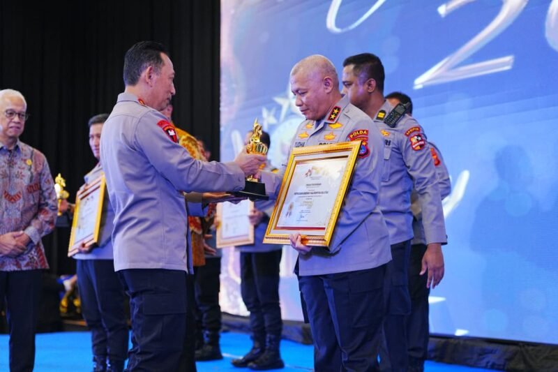 Foto: Kapolri Jenderal Listyo Sigit Prabowo memastikan bahwa, Polri bukanlah institusi yang antikritik. Korps Bhayangkara (foto: Kompolnas Award tahun 2025 di Hotel Merlyn Park, KH. Hasyim Ashari, Gambir, Jakarta Pusat, Kamis 16/10/2025).