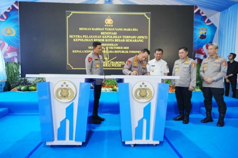 Foto: Kepala Kepolisian Negara Republik Indonesia (Kapolri) Jenderal Polisi Listyo Sigit Prabowo meresmikan 35 Sentra Pelayanan Kepolisian Terpadu (SPKT) Polres di jajaran Polda Jawa Tengah.
