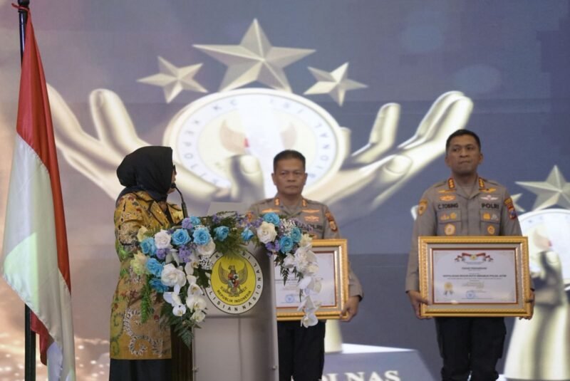 Foto: Polresta Sidoarjo Polda Jawa Timur berhasil menorehkan prestasi dengan masuk dalam lima besar nominasi Komisi Kepolisian Nasional (Kompolnas) Award 2025.(foto: Malam penghargaan yang juga dihadiri Kapolri Jenderal Listyo Sigit Prabowo tersebut, diselenggarakan di Jakarta, Kamis (16/10/2025) yang lalu.