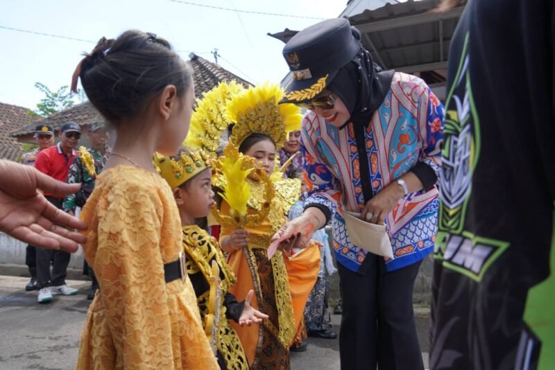 Wabup, Sidoarjo Berangkatkan Pawai Budaya Desa Semambung Jabon