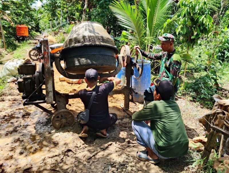 Mesin Molen Rusak, Satgas TMMD ke 126 Kodim 1208/Sambas Turun Tangan Memperbaiki