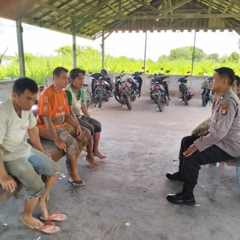 PERSONEL SATBINMAS POLRES PULANG PISAU SAMPAIKAN HIMBAUAN CEGAH PREMANISME DI TENGAH MASYARAKAT