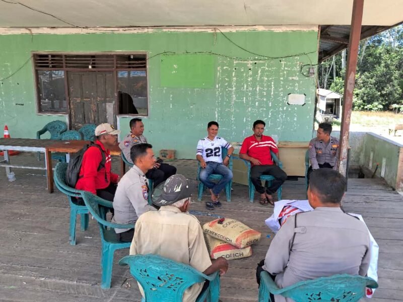 Personel Sat Binmas Lakukan Sambang Dan Berikan Himbauan Kamtibmas Kepada Masyarakat