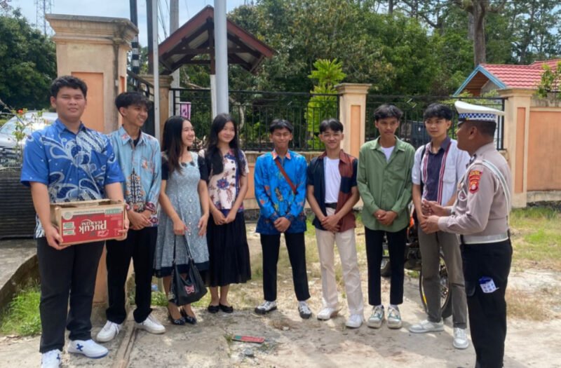 Warga Kaget, Polantas di Pulang Pisau Kini Menyapa dan Mengedukasi dengan Cara Tak Biasa