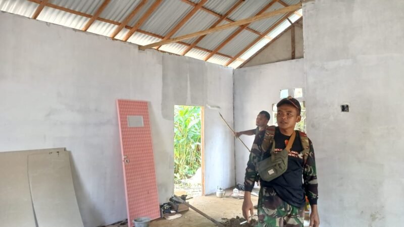 Satgas TMMD ke-126 Kodim 1208/Sambas Laksanakan Pengecatan RTLH