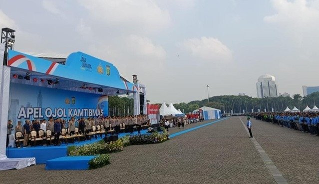 Foto: Kapolri Jenderal Listyo Sigit memimpin Apel Ojol Kamtibmas di Monas, Jakarta. Ia menegaskan dukungan Polri untuk ojol sebagai penggerak ekonomi dan keamanan.