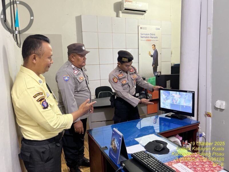 Rutinitas Personil Polsek Kahayan Kuala melaksanakan kegiatan Patroli Kamtibmas pada malam hari guna cegah terjadinya bahaya tindak kejahatan