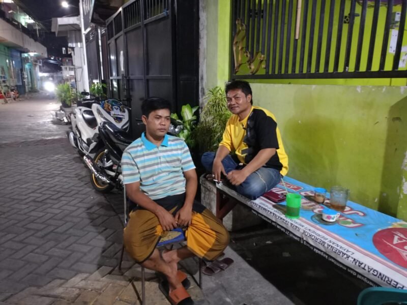 H. Niman Cangkrukan Bareng Karang Taruna RW 02 Simolawang di Warkop Giras Dadi Siji, Wujudkan Kebersamaan dan Semangat Pemuda