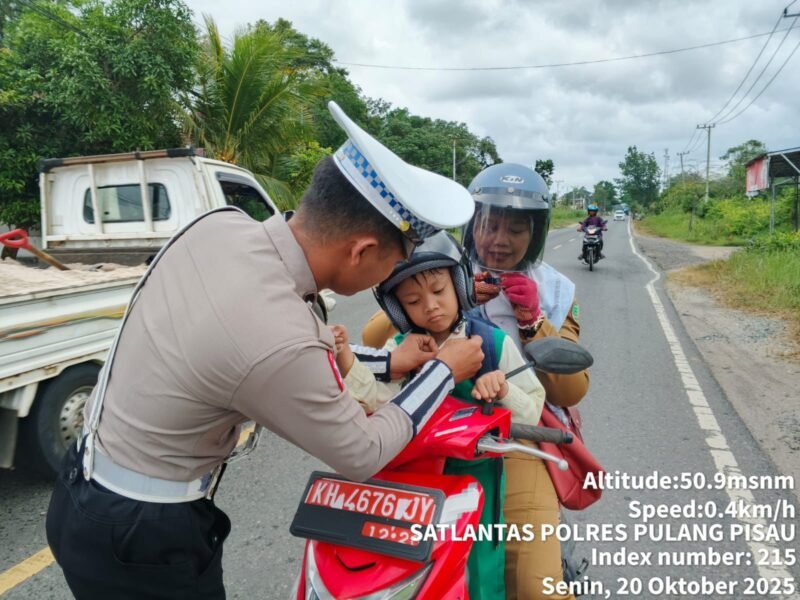 Satlantas Polres Pulang Pisau Sosialisasi, Penggunaan Helm dengan Benar