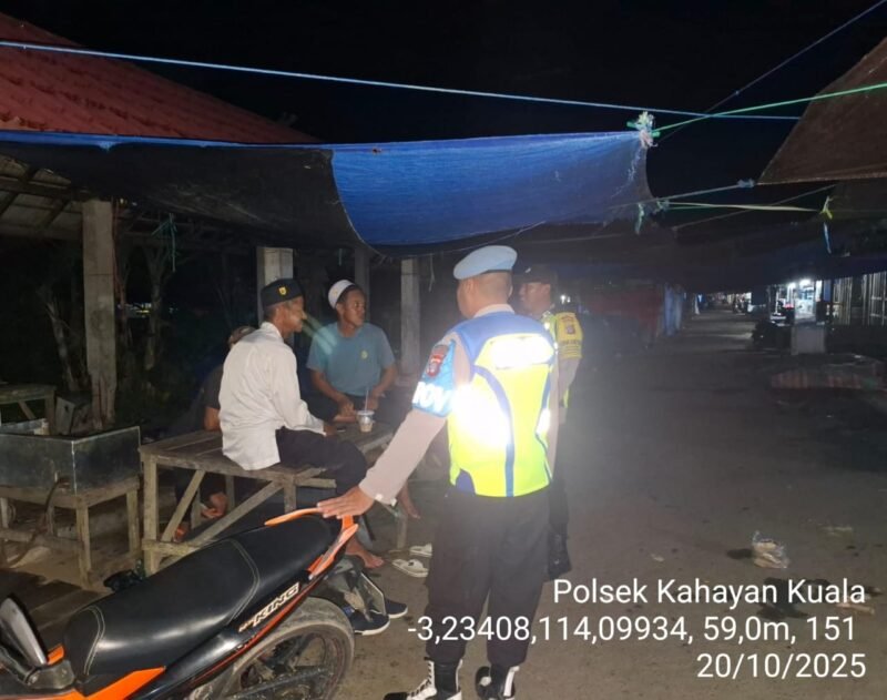 Personil Polsek Kahayan Kuala melaksanakan kegiatan Patroli Kamtibmas pada malam hari guna cegah terjadinya bahaya tindak kejahatan, Kali ini dengan sasaran pemukiman penduduk dan fasilitas Umum juga daerah rawan Kejahatan, guna cipta Sitkamtibmas yang aman terkendali.