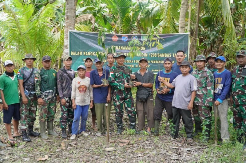 Jaga Keseimbangan Ekosistem, Dansatgas TMMD ke-126 Kodim 1208/Sambas Tanam Pohon Keras